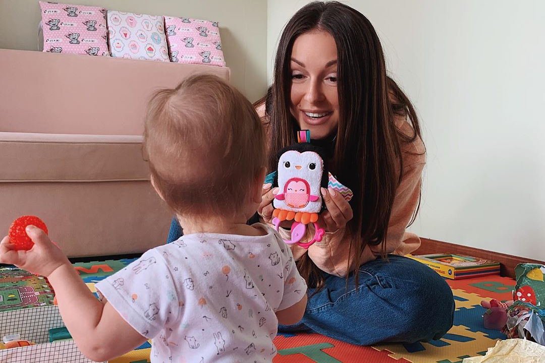 Певица добавила, что по знаку зодиака дочка является Скорпионом, а «сильной личности нужно сильное имя»