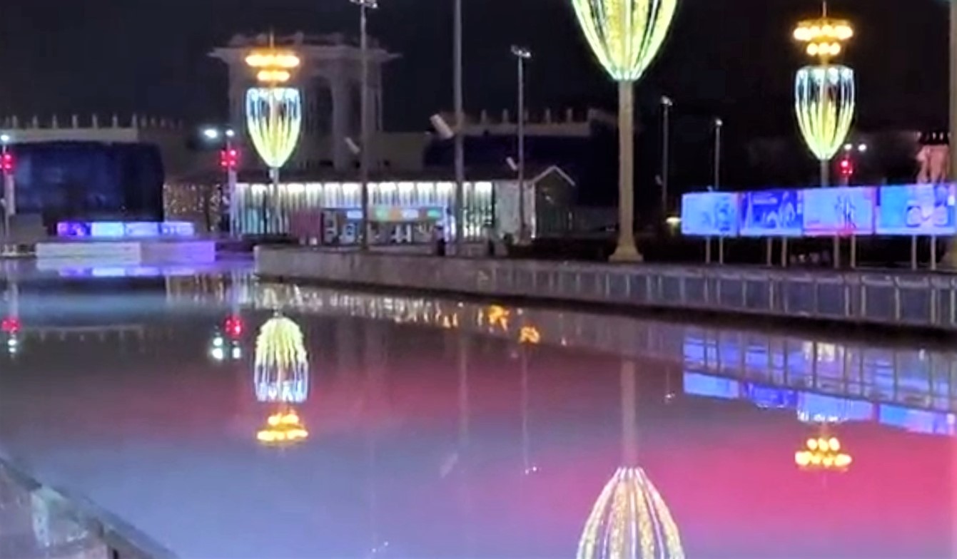 Каток на ВДНХ работает штатно после технического дня