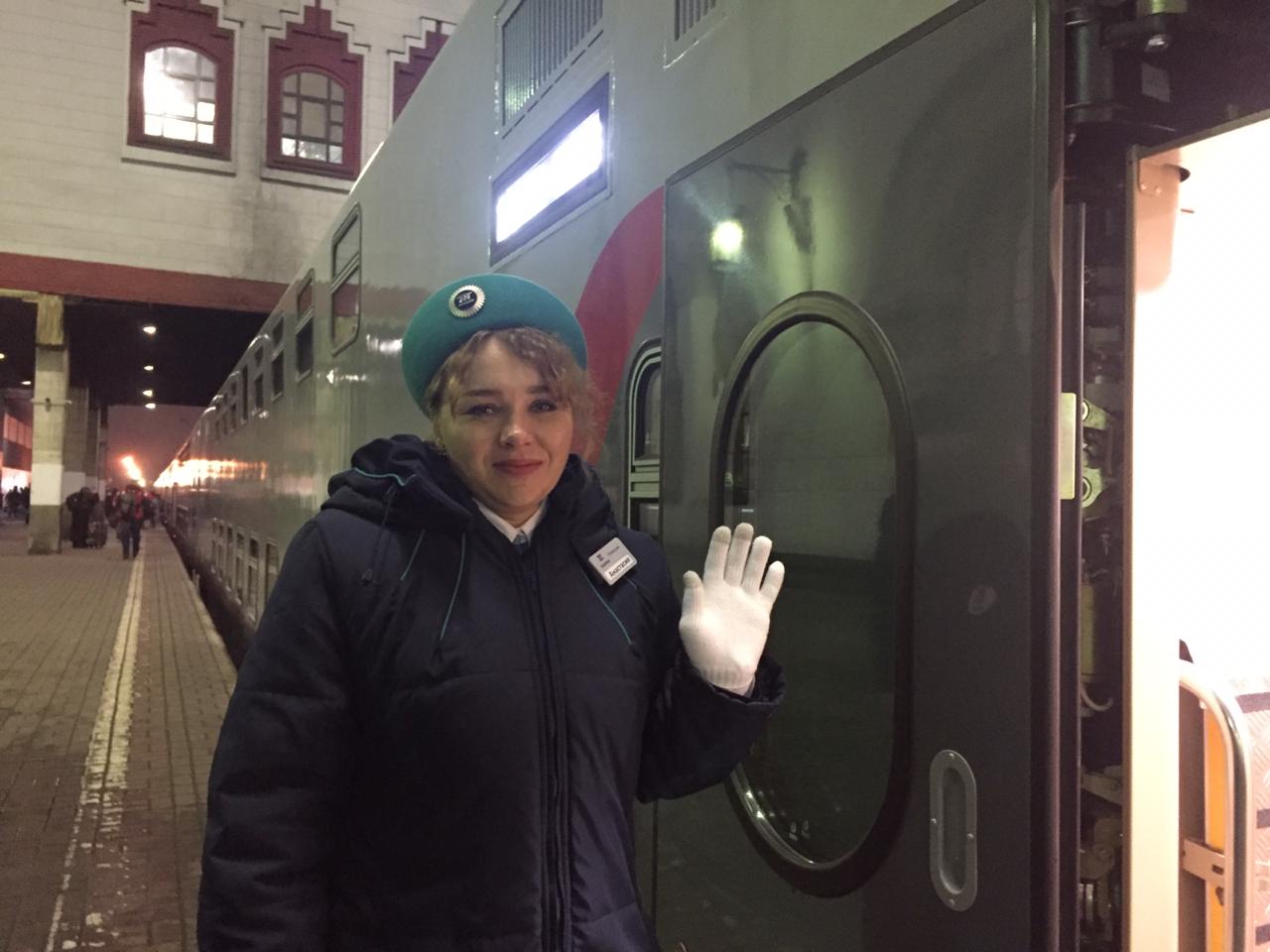 Проводник Татьяна Гарелова призналась, что впервые поедет в таком высокотехнологичном поезде