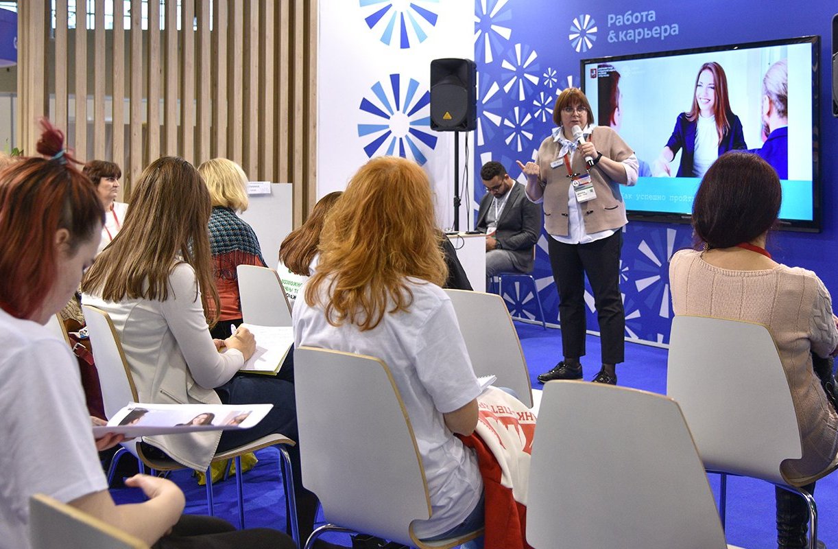 Более 180 тысяч москвичей получили консультации в центре «Моя работа»