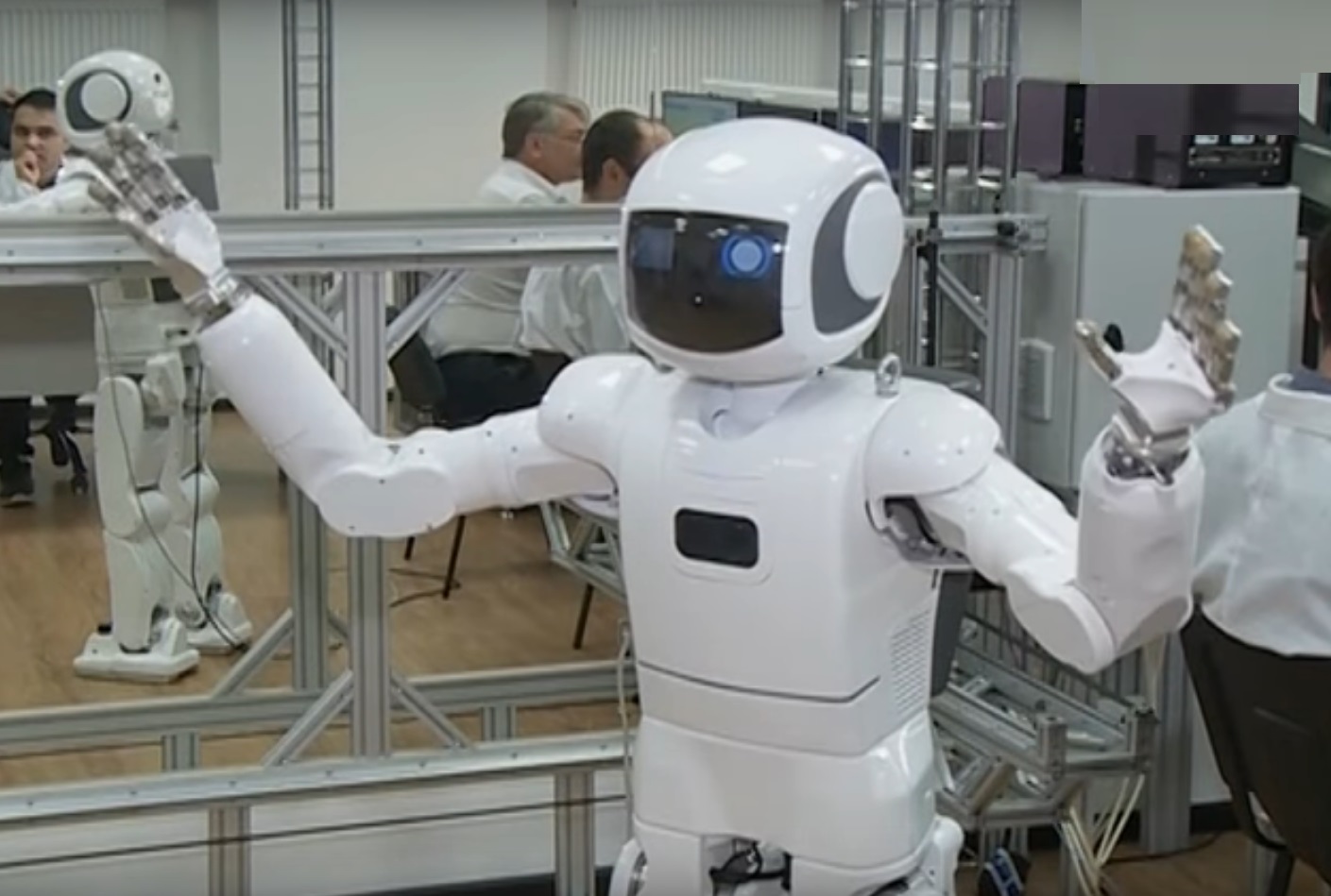 Японская фабрика заменила людей на роботов