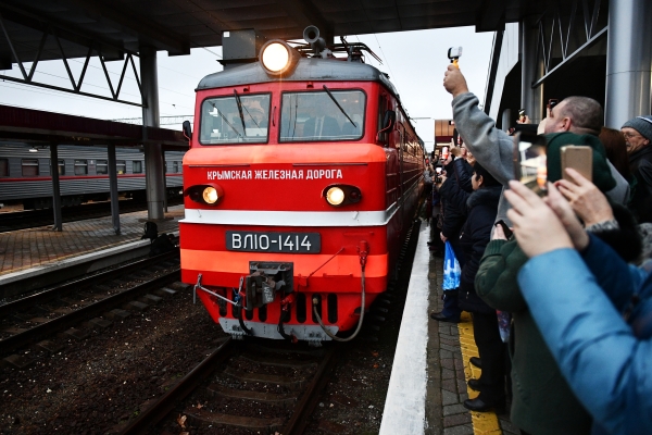 Первый поезд прибыл в Крым из Москвы