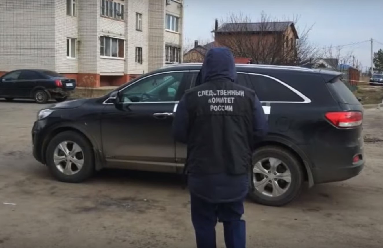 СК опубликовал кадры с места покушения на главу района Воронежской области