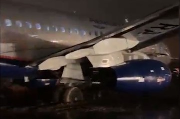 Самолет в Шереметьеве выкатился за пределы взлетно-посадочной полосы