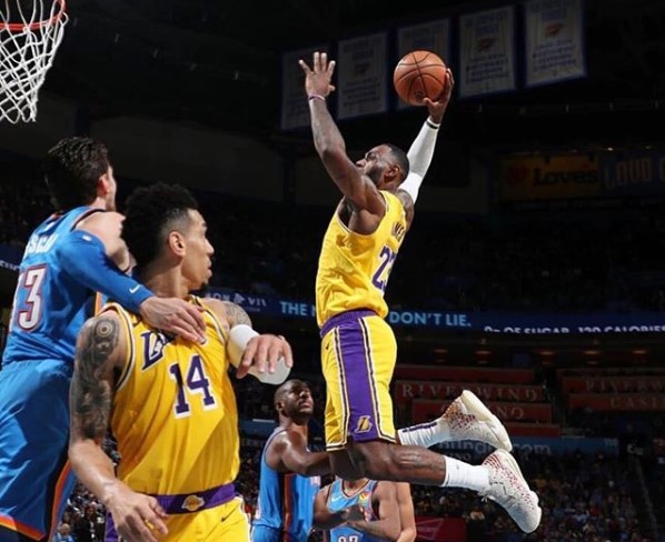 На первом месте оказался нападающий клуба НБА «Лос-Анджелес Лейкерс» Леброн Джеймс