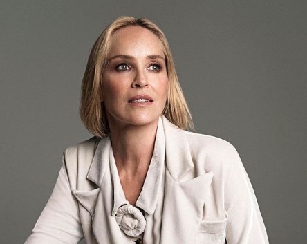 По словам Шэрон Стоун, некоторые пользователи попросту не поверили, что она сама хочет пользоваться приложением