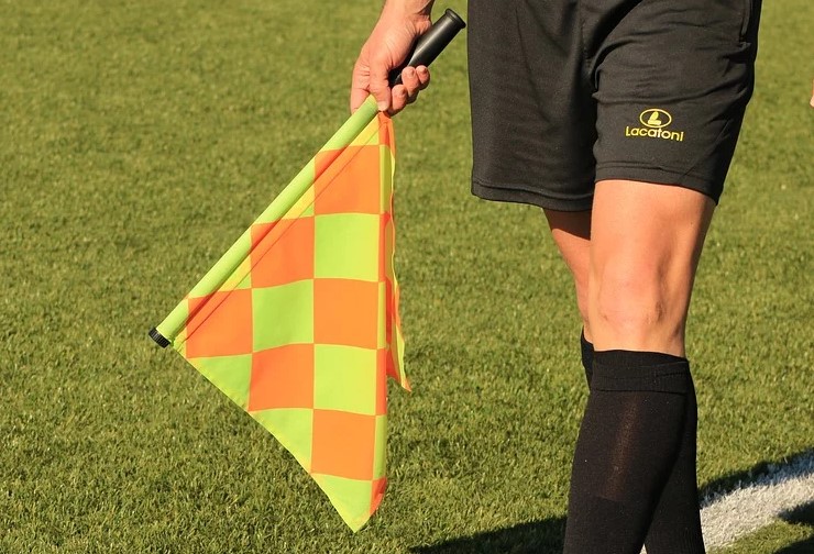 В футболе могут изменить правило офсайда 