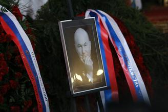 Церемония прощания с Юрием Лужковым завершилась в храме Христа Спасителя