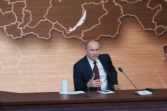 Владимир Путин: Принимать новую Конституцию не следует