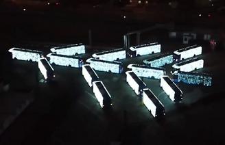 Елку из электробусов «зажгли» в Москве к Новому году