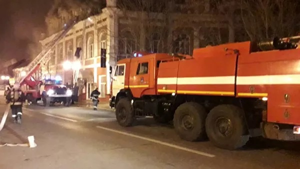 Крупный пожар потушили в многоквартирном доме в Астрахани