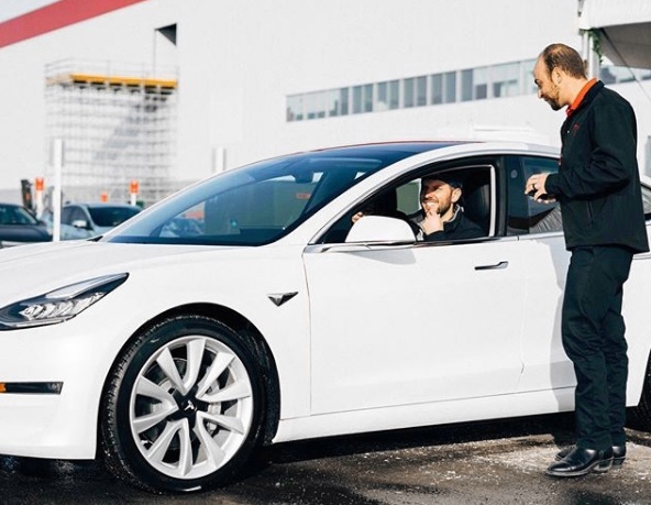 Компания Tesla побила мировой рекорд по стоимости акций