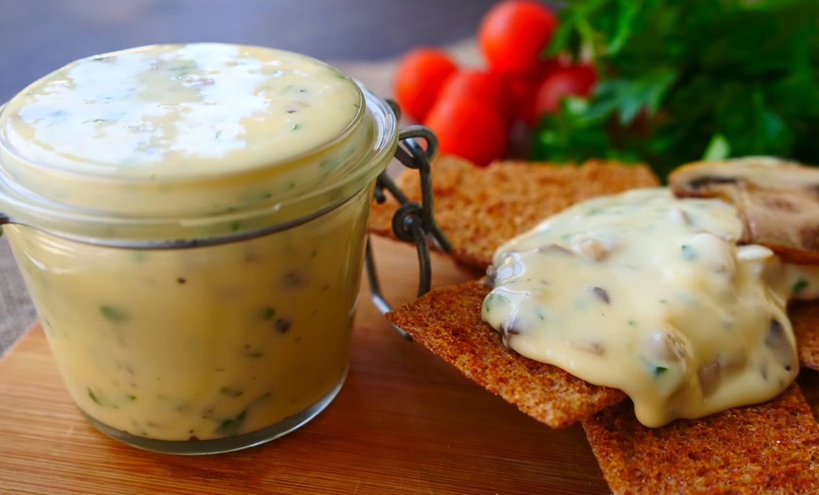 «Росконтроль» нашел опасные бактерии в плавленом сыре