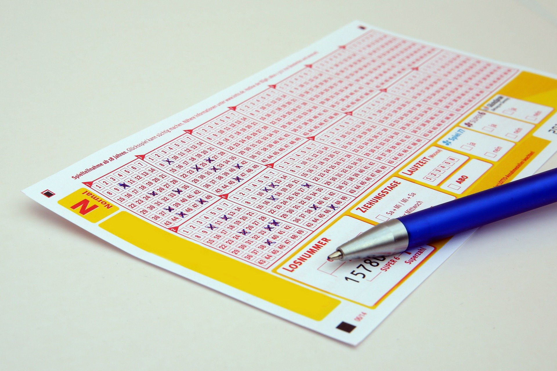 Организатор уточнил сумму выигрыша первого лотерейного миллиардера