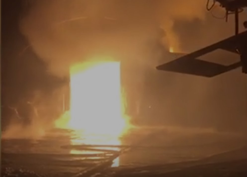 На момент прибытия первого пожарно-спасательного подразделения наблюдалось открытое горение склада по всей площади