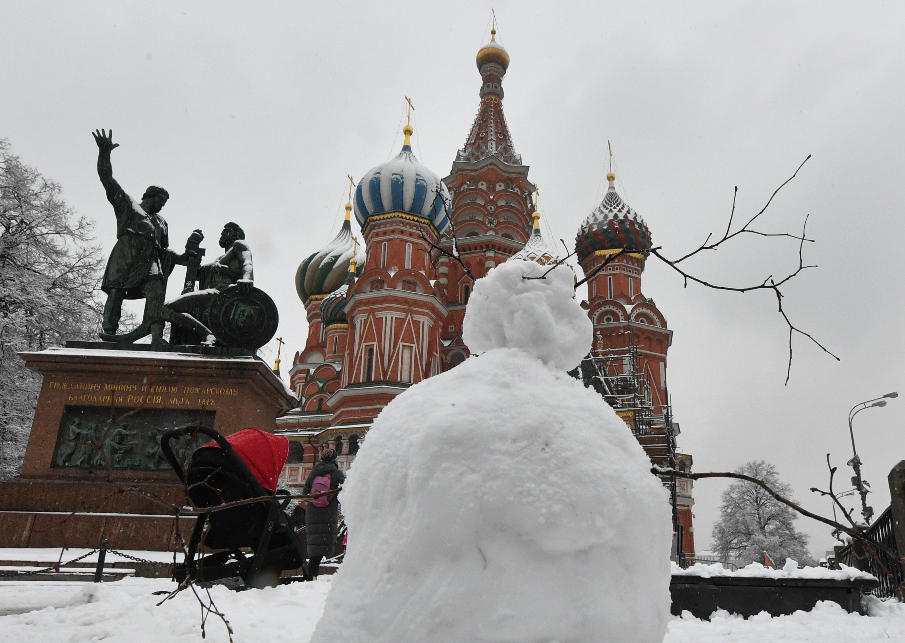 Памятник Минину и Пожарскому демонтировали для реставрации