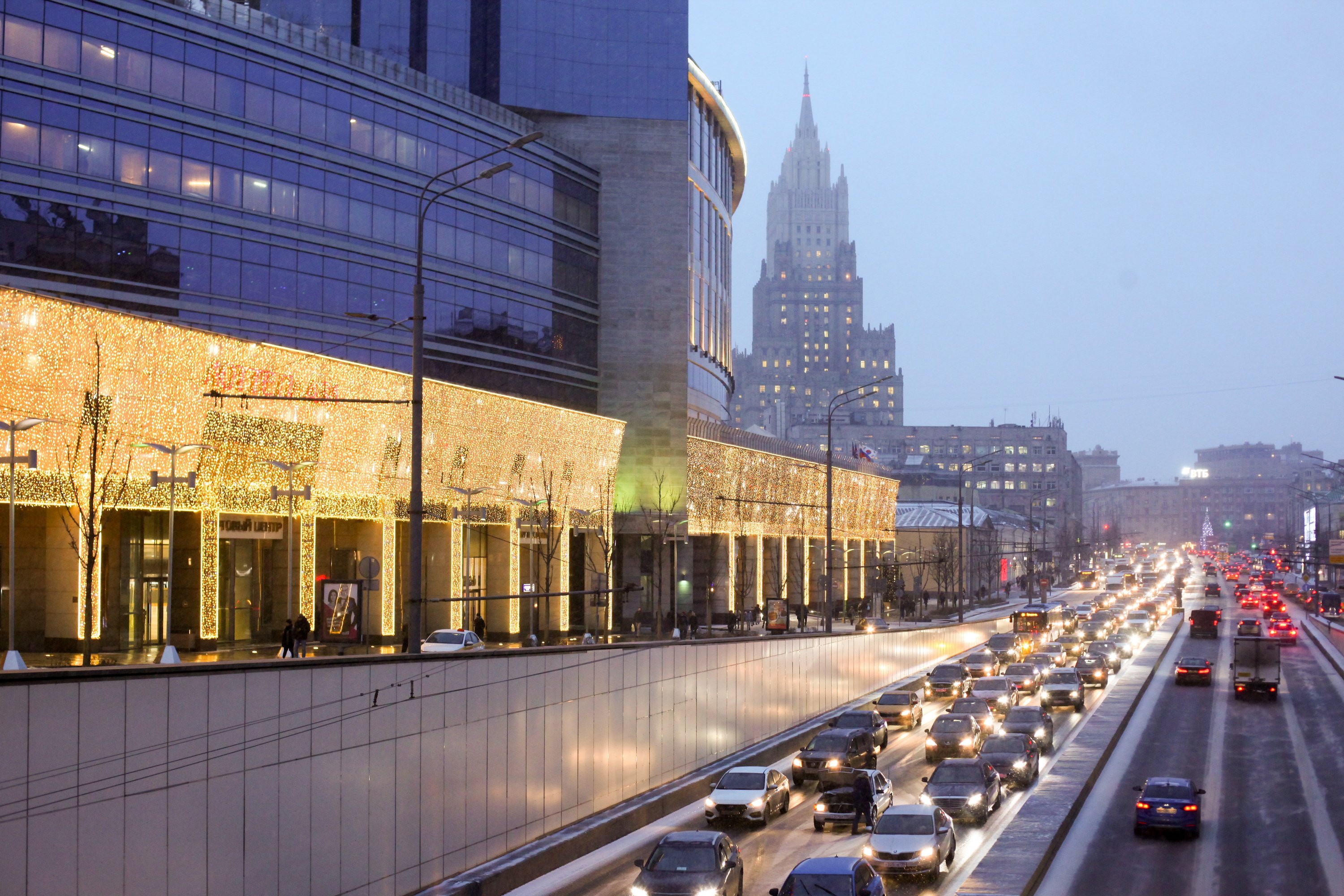 Дептранс сообщил о высоком трафике на дорогах столицы вечером 21 декабря