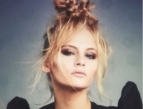 Навещать модель разрешается лишь по одному человеку в день