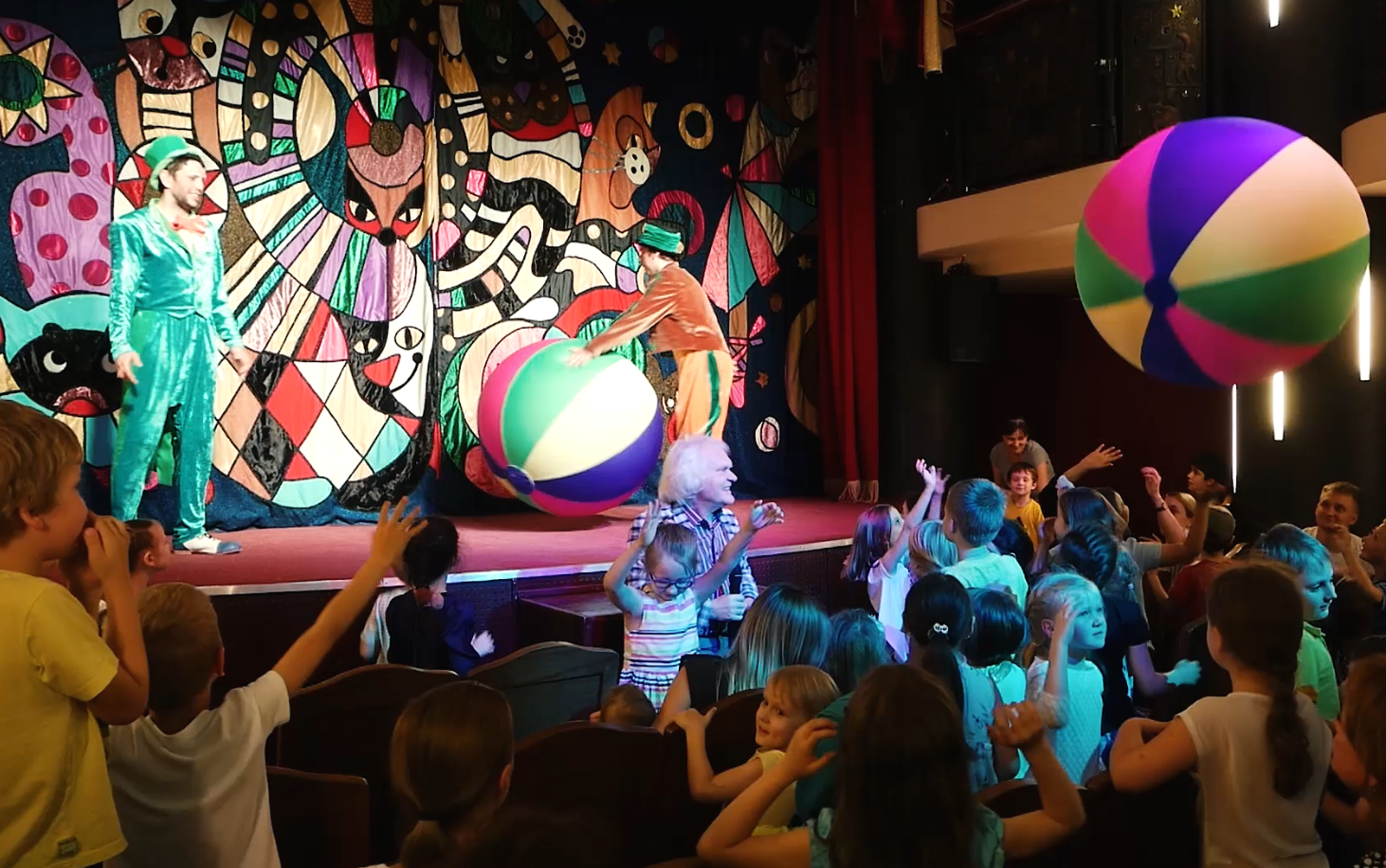 «Уроки доброты» в театре кошек Юрия Куклачева