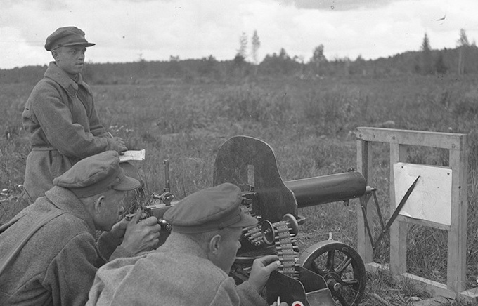 1920 год. Военнослужащие дивизии имени Ф. Э. Дзержинского с пулеметом «Максим»