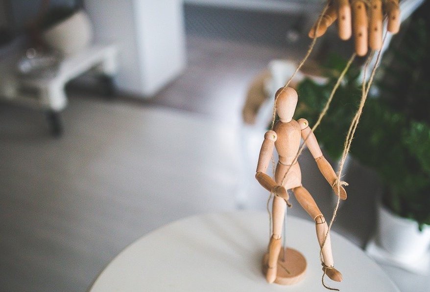 Эзотерики говорят, что не люди решают, как им жить