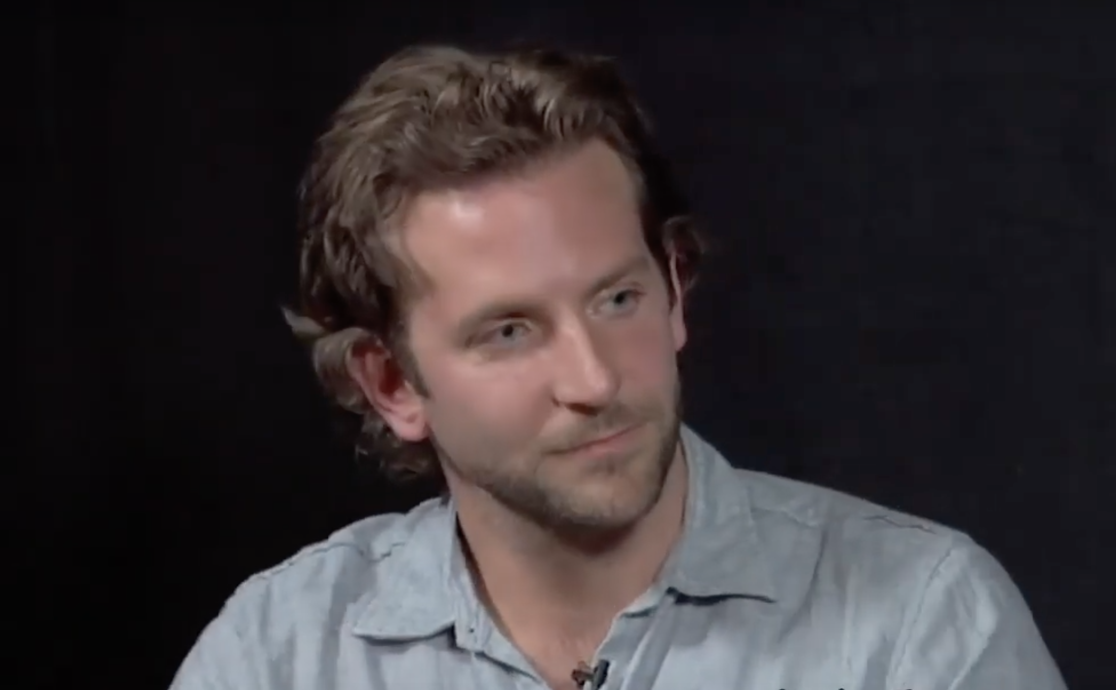 Фотографии улыбающейся пары появились на фан-страницах Купера