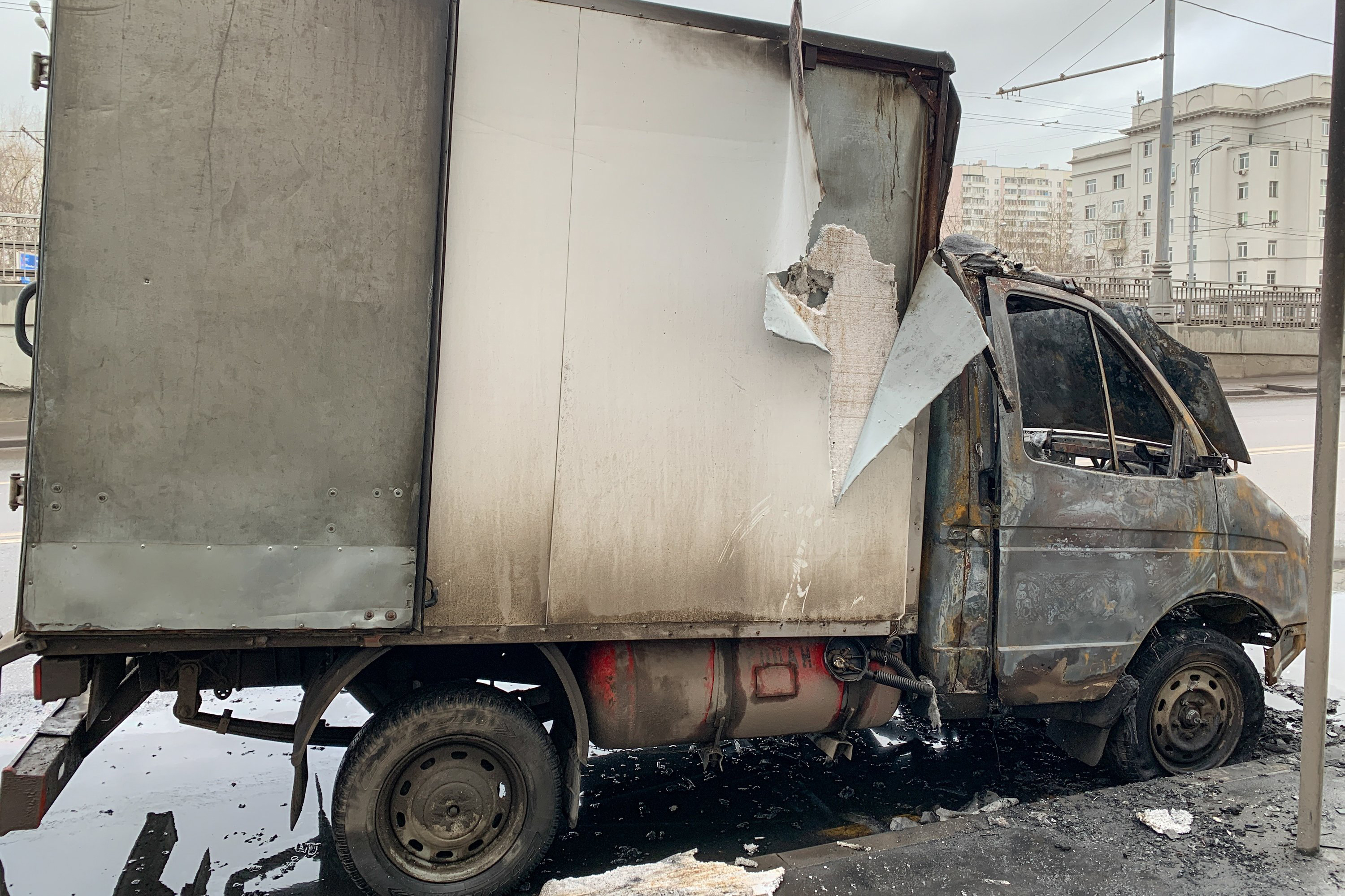 Автомобиль загорелся на Рязанском проспекте