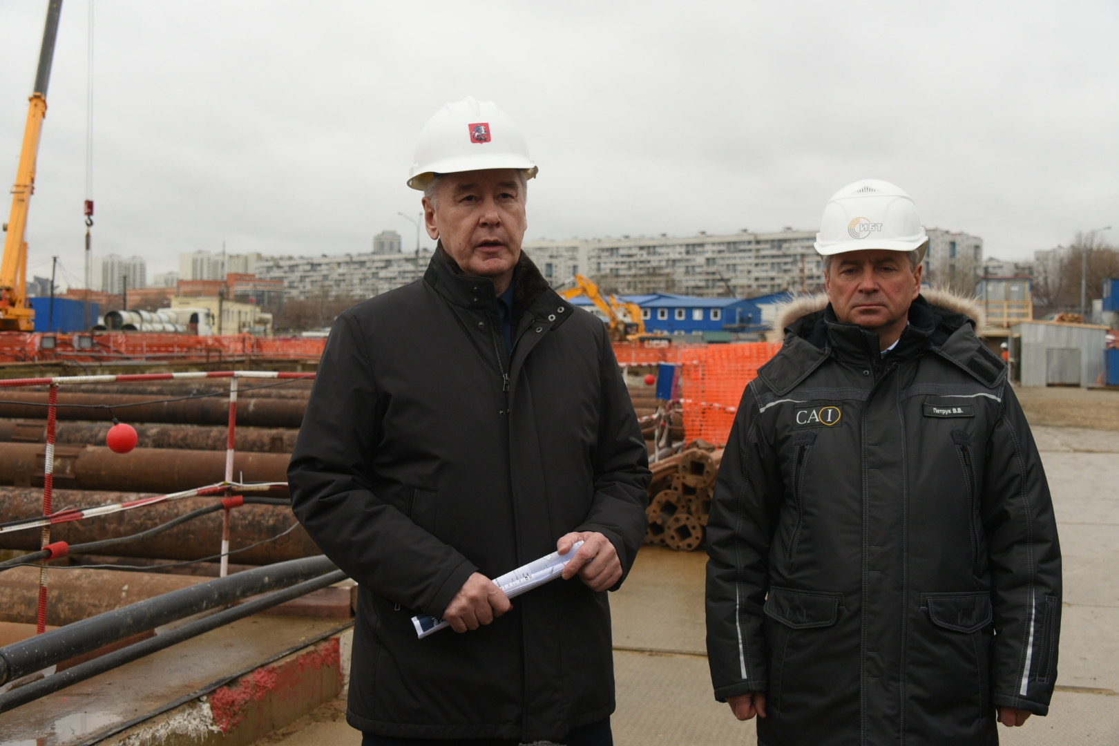 (слева направо): Мэр Москвы Сергей Собянин и Председатель правления компании-подрядчика Владимир Петрук