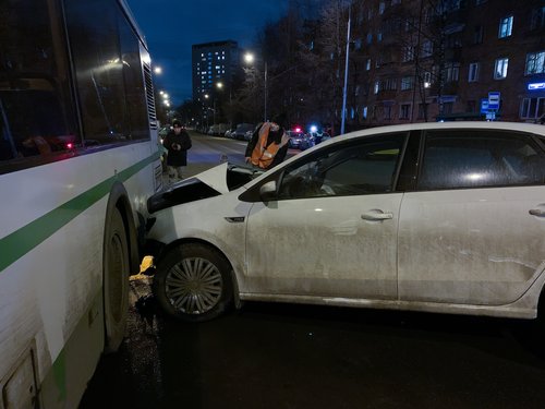 Три человека пострадали в результате ДТП на западе Москвы
