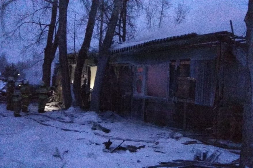 11 человек стали жертвами пожара в одноэтажном здании в Асиновском районе Томской области 