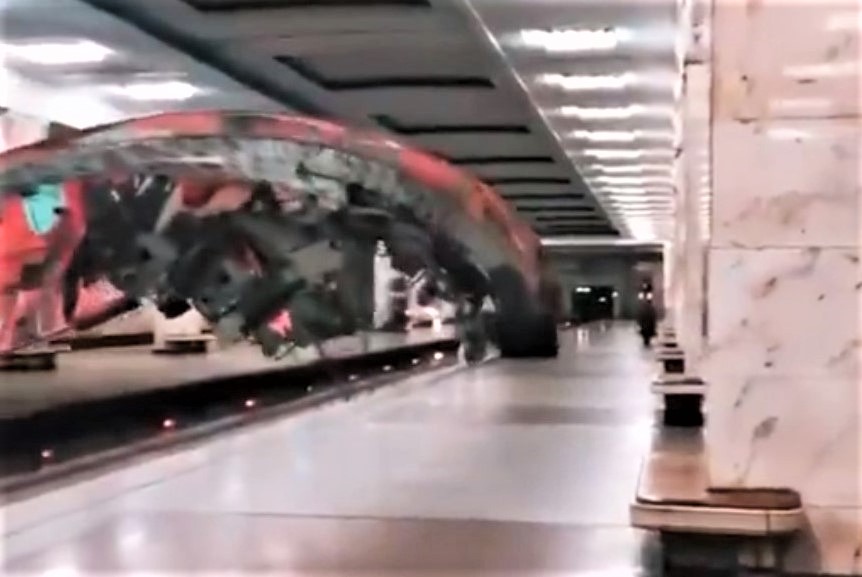 Видео прибытия «волшебного корабля» на станцию «Партизанская» развеселило Сеть