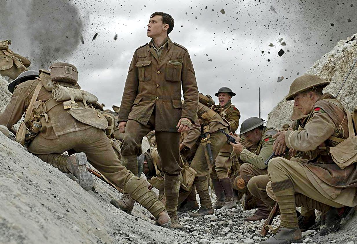 Роль младшего капрала Скофилда в картине Сэма Мендеса сыграл Джордж Маккей (в центре)