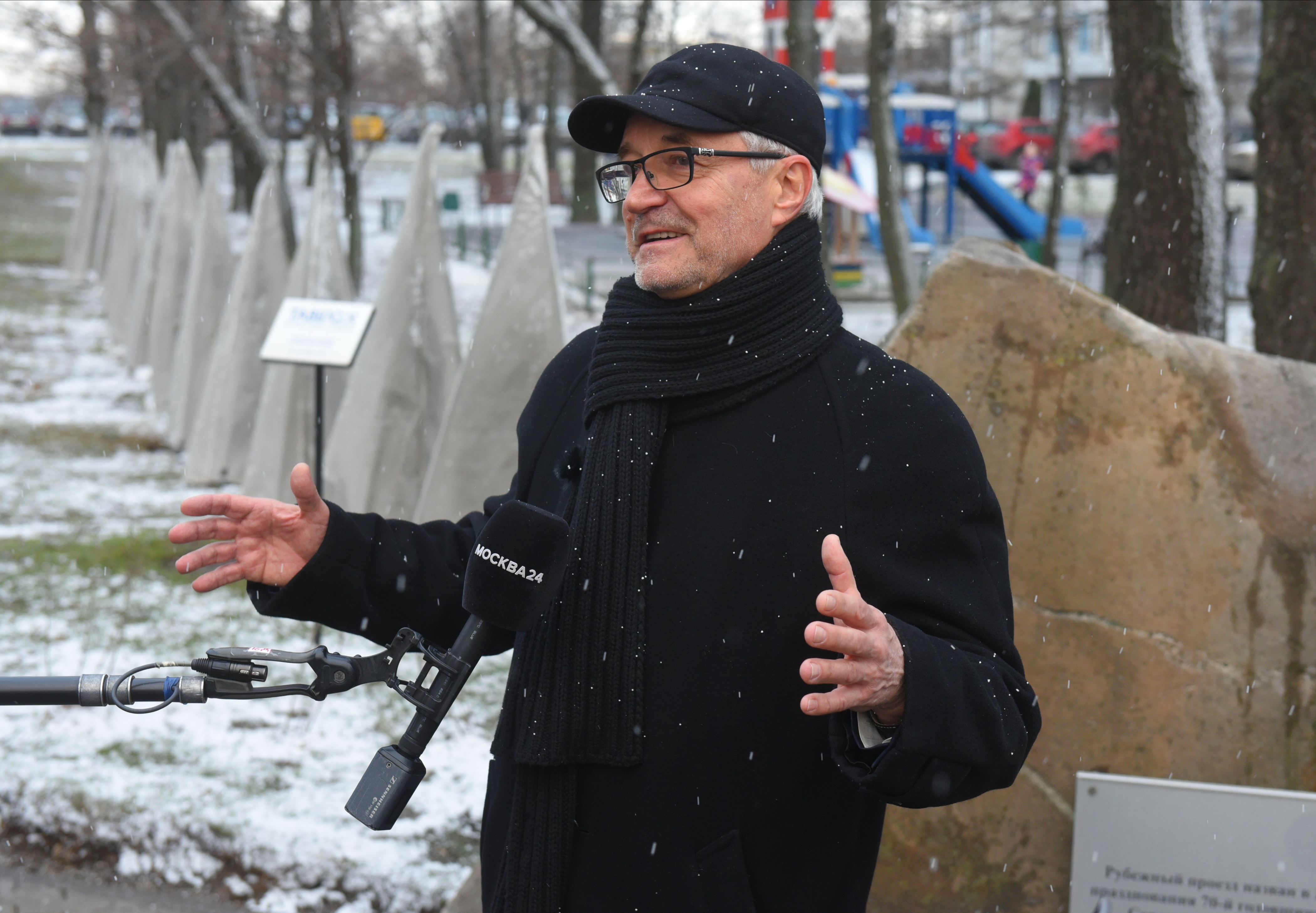 Председатель комиссии Мосгордумы по культуре и массовым коммуникациям Евгений Герасимов во время осмотра площадок для памятника народным ополченцам