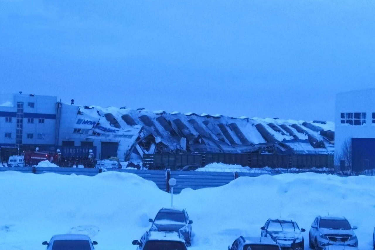 Человек пострадал при обрушении кровли вагоноремонтного завода в Кузбассе