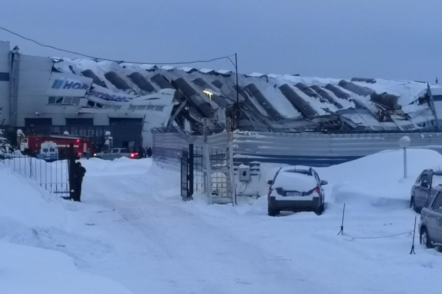 По предварительным данным, несколько человек оказались под завалами