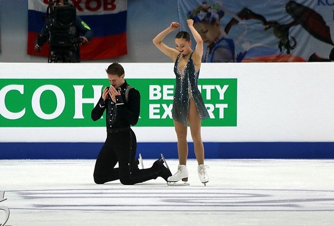 Фигуристы Бойкова и Козловский победили в соревнованиях пар на этапе Гран-при