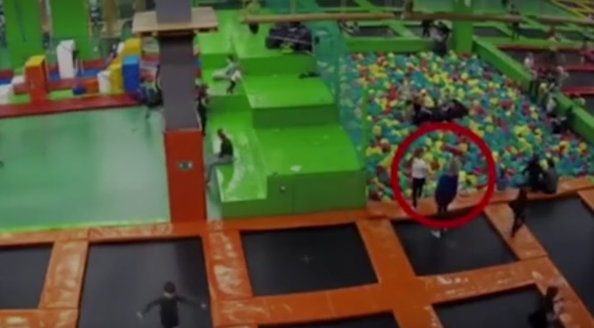 Опубликовано видео из батутного центра, где погибла школьница