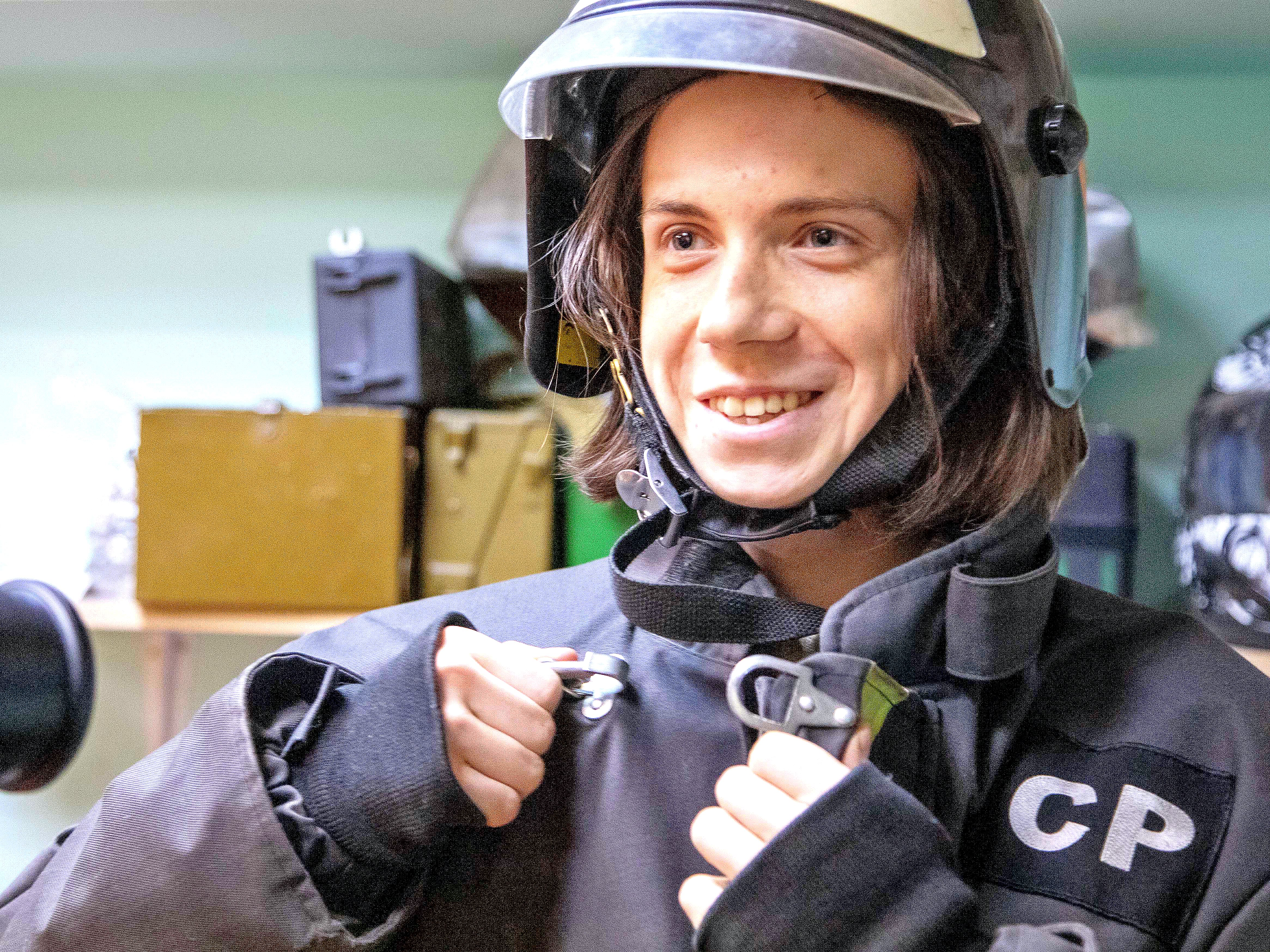 Участник проекта «Помощники спасателей» 17-летний Даниил Штефан во время стажировки на базе поисково-спасательного формирования «Спасрезерв»