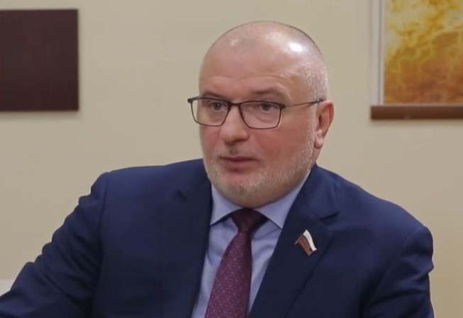 По мнению сенатора, в особенности сильно изменение главного закона страны отразится на россиянах с низким уровнем дохода