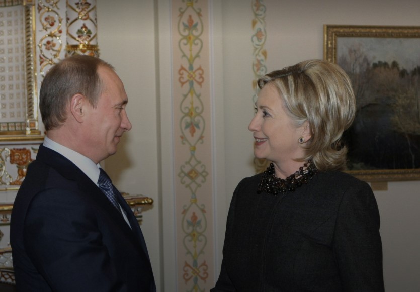 Президент России Владимир Путин и госсекретарь США Хиллари Клинтон в 2010 году