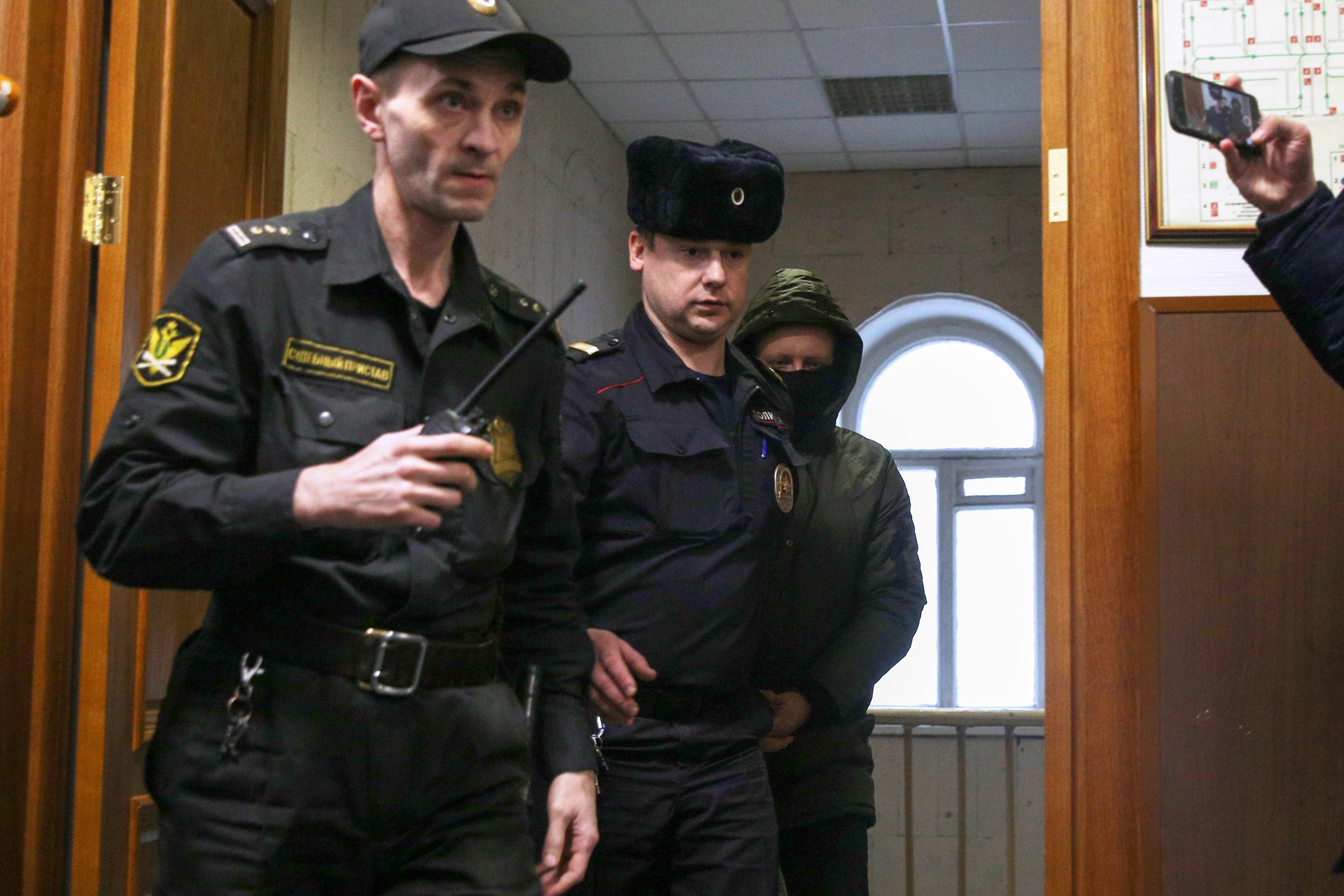 Бывший сотрудник полиции Роман Феофанов, обвиняемый в незаконном уголовном преследовании журналиста Ивана Голунова во время рассмотрения ходатайства следствия об его аресте в Басманном районном суде