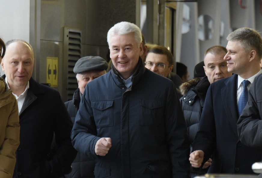 Мэр Москвы Сергей Собянин (в центре) на открытии пересадочного узла между платформой НАТИ и станцией МЦК