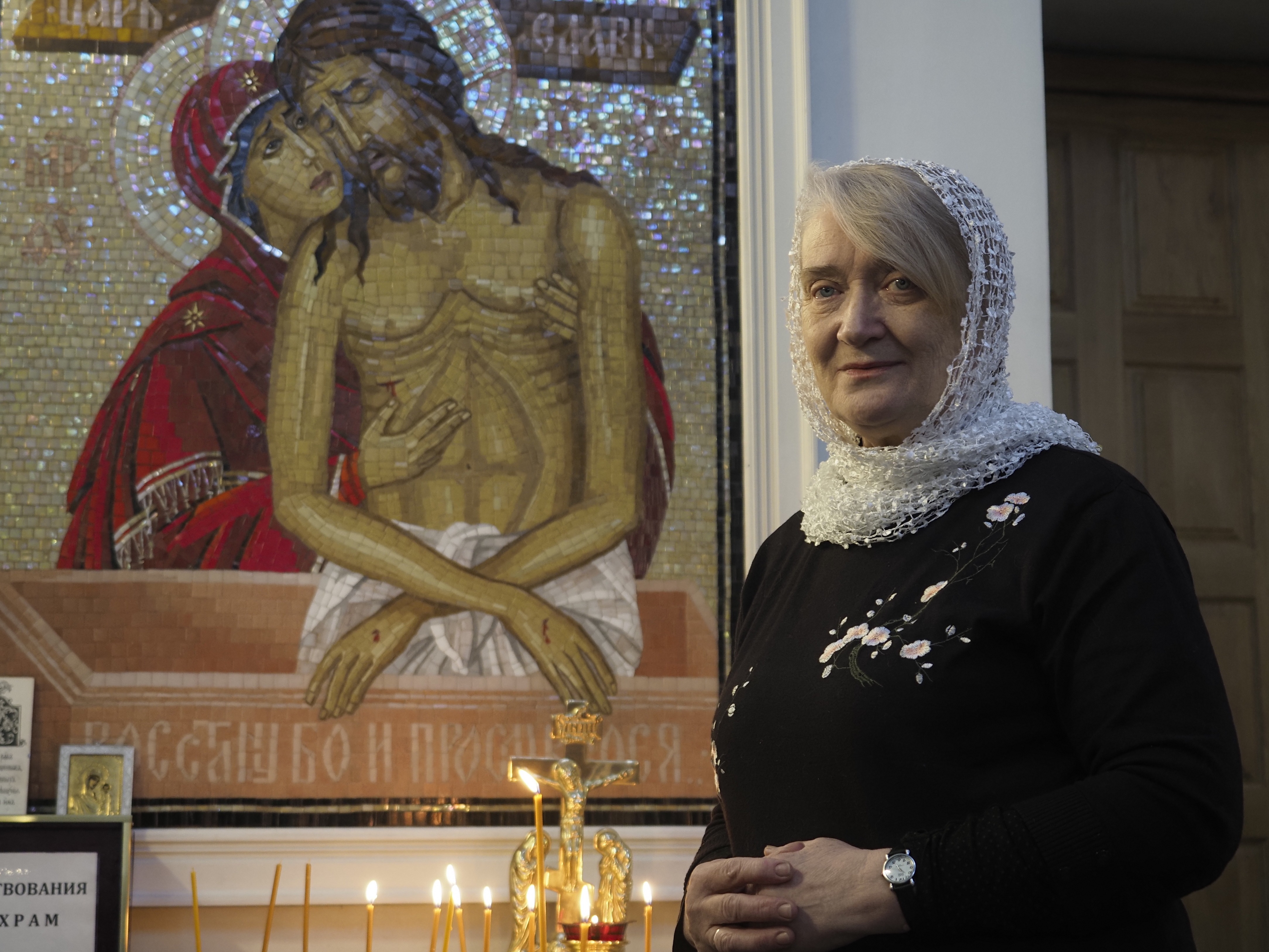 Марина Мышковская показала одну из своих работ — образ Божьей Матери «Не рыдай Мене, Мати»