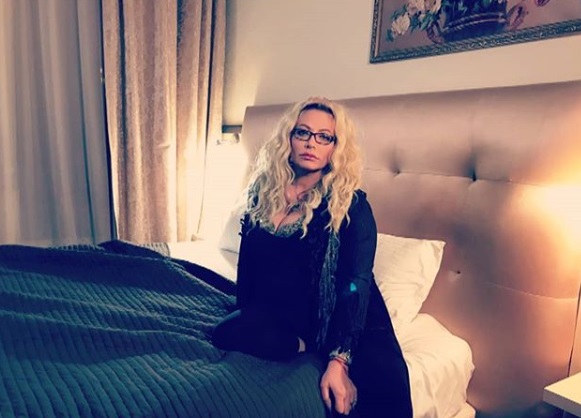 По словам Лапиной, роман начался в 1989 году