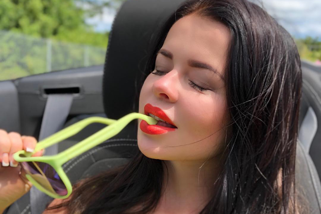 Российскую певицу госпитализировали в Таиланде с подозрением на коронавирус