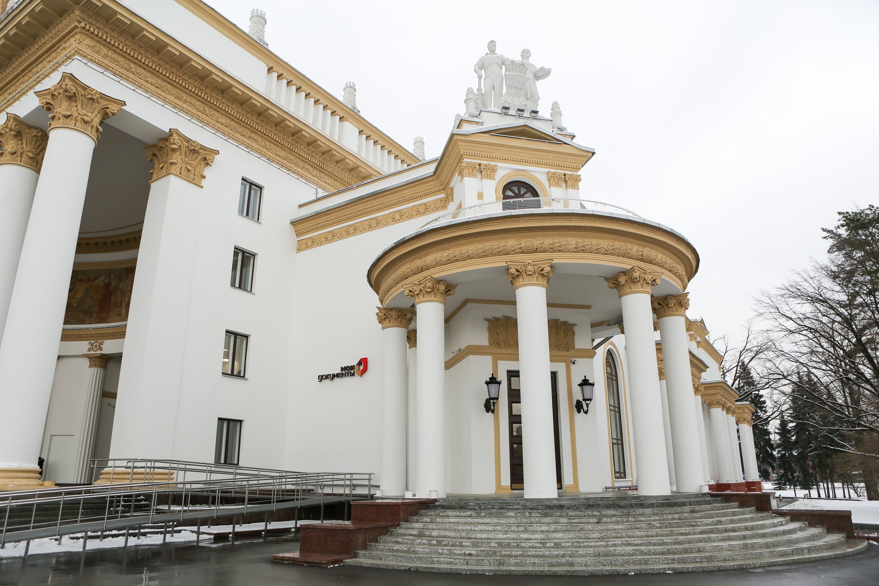 Более 67 тысяч посетителей принял Дворец госуслуг на ВДНХ за два года