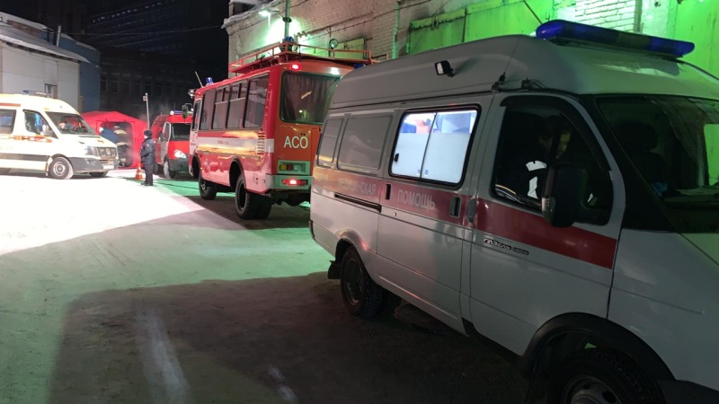 Пятерых человек достали из-под рухнувшей крыши кафе в Новосибирске