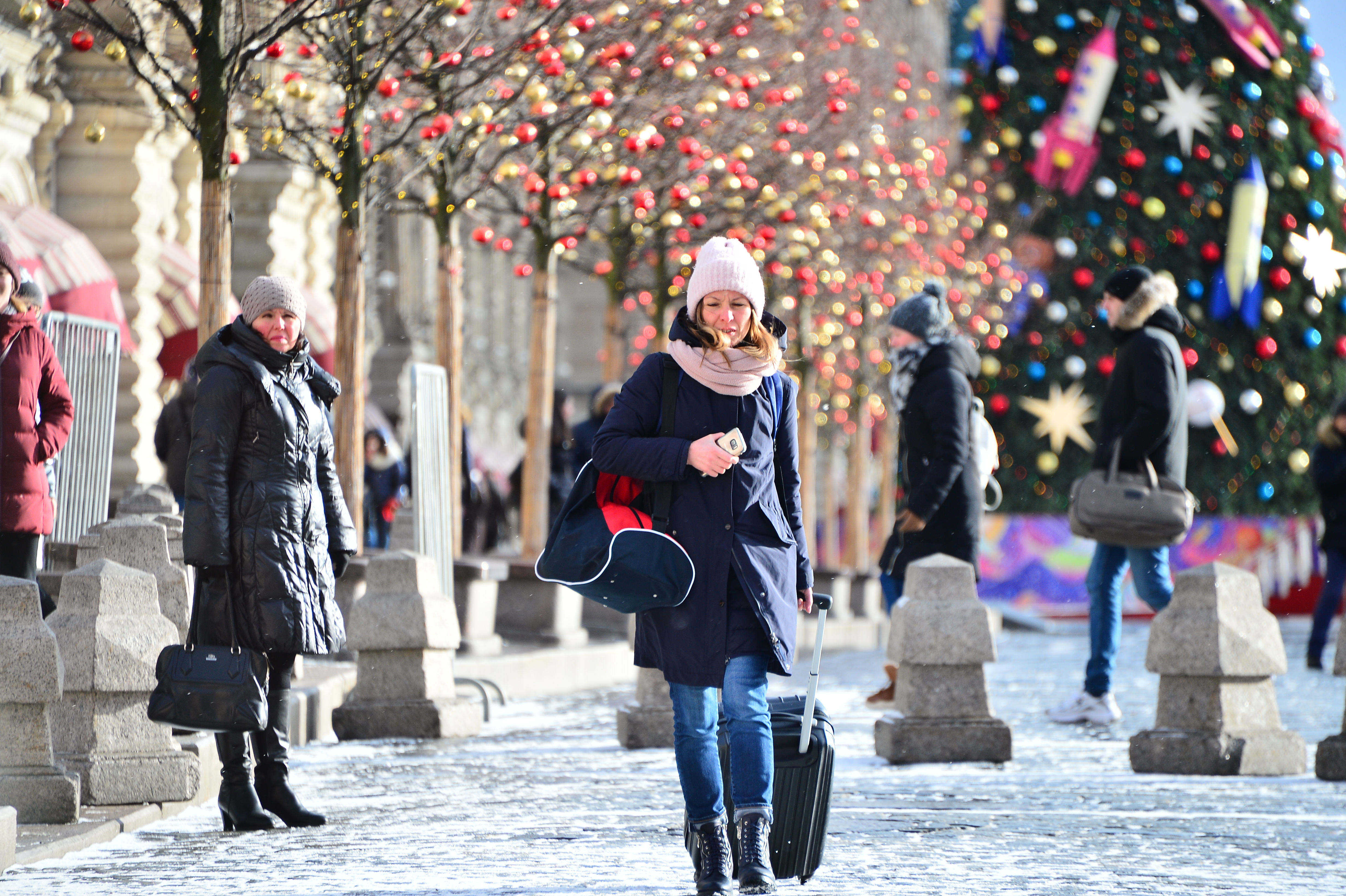Синоптики сообщили о сильном ветре и гололедице в Москве 20 декабря
