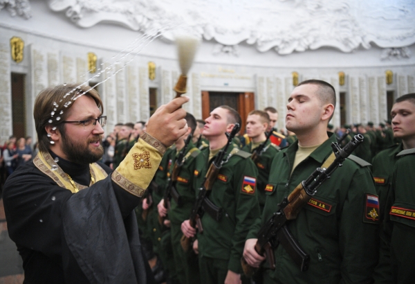 Протоиерей объяснил, почему в православии нельзя освящать оружие 