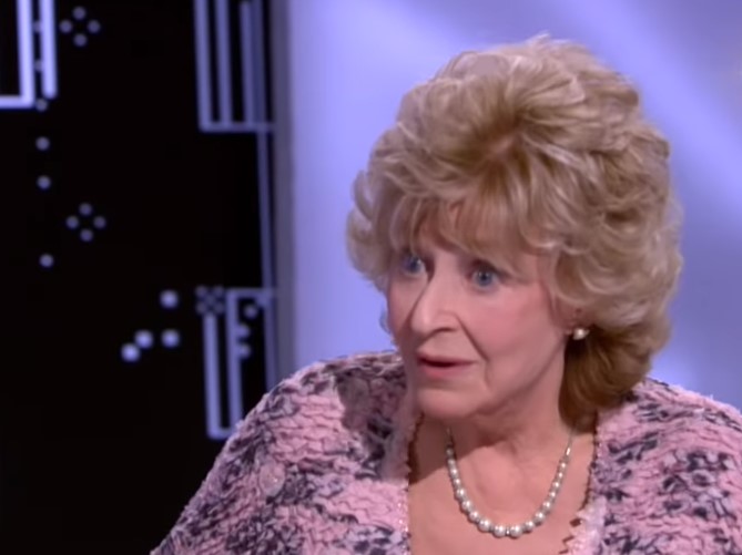 По мнению телеведущей, на пенсию в принципе лучше не выходить, поскольку кормит именно работа